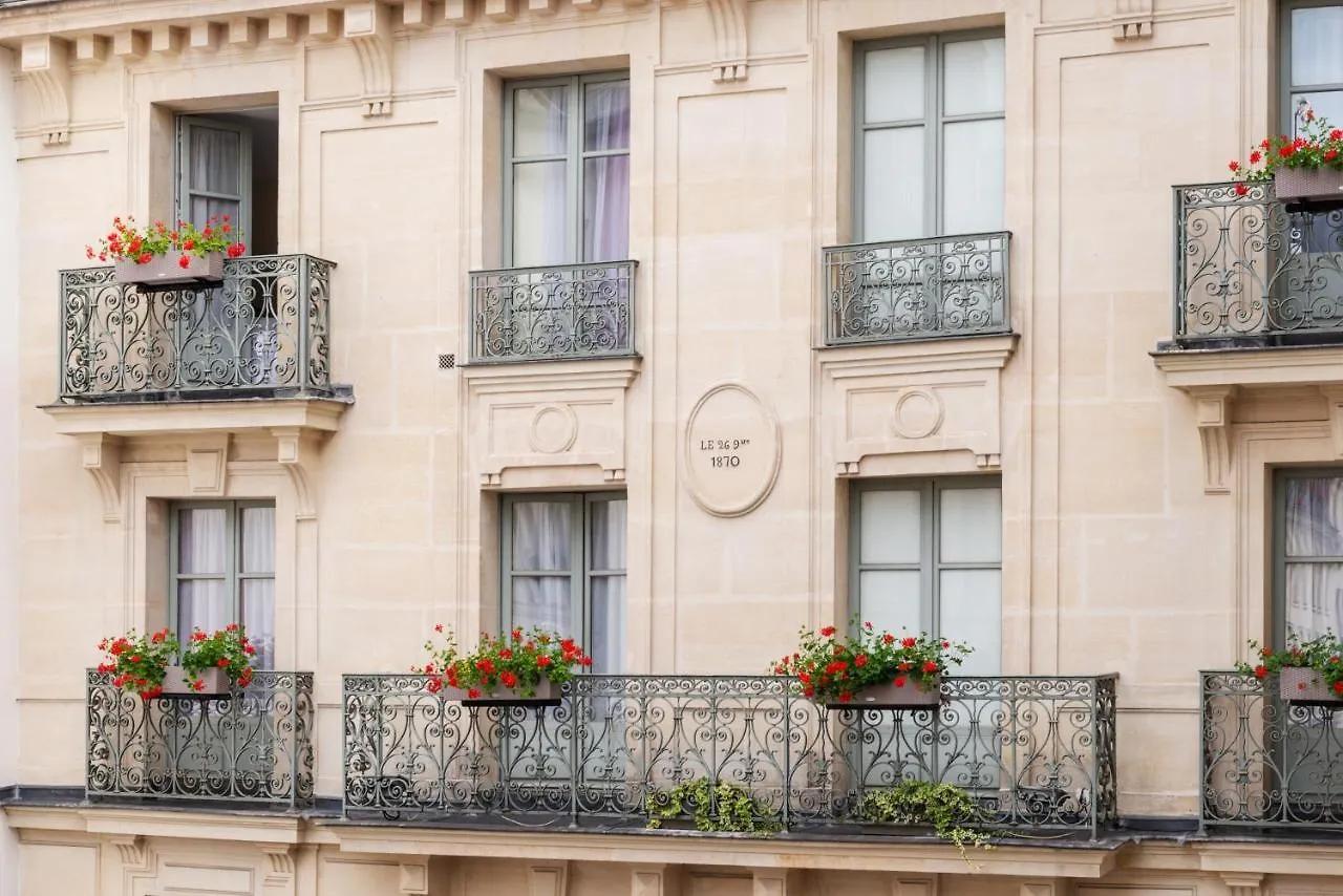 Aston Paris