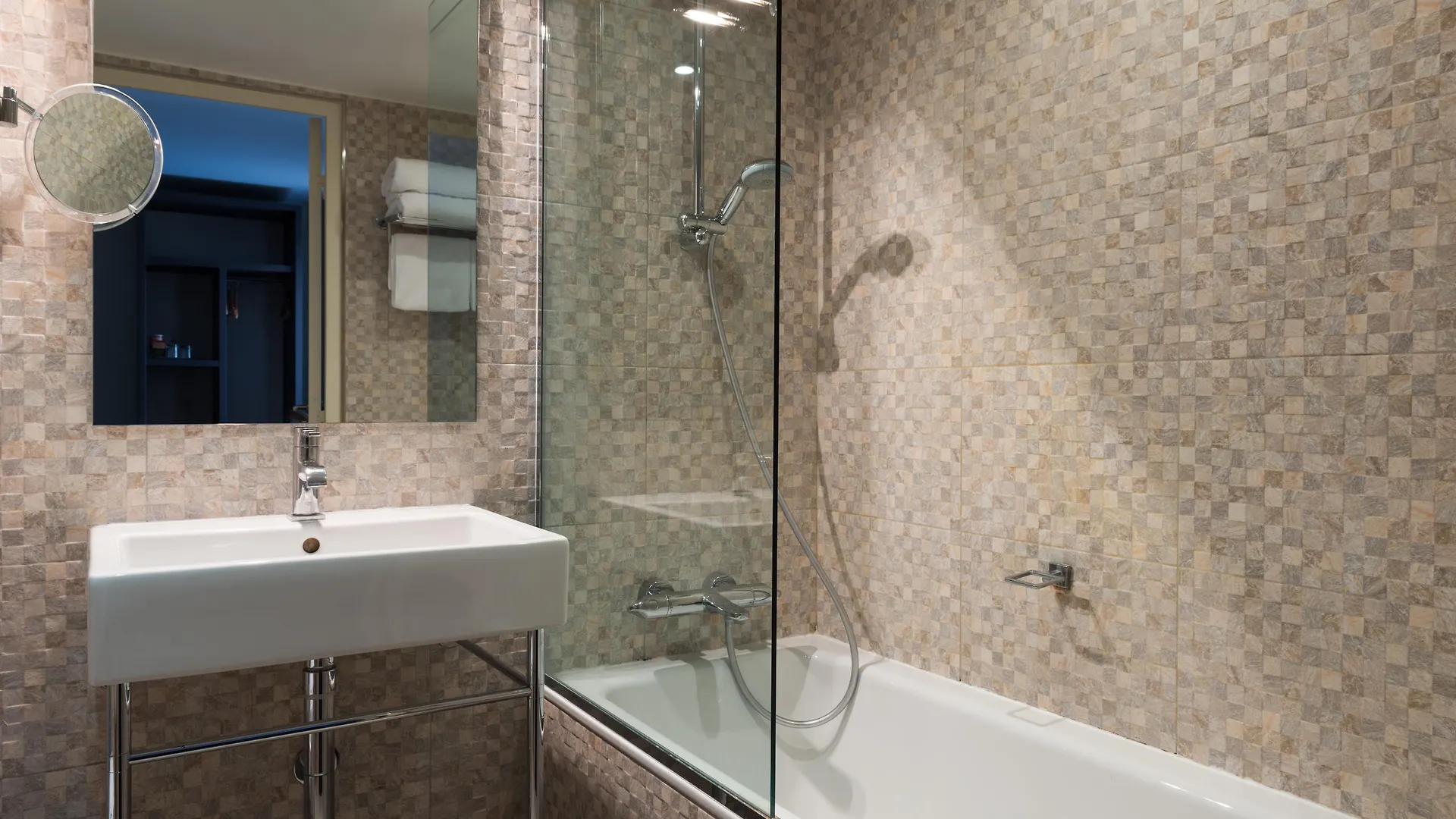 Aston Hotel 3*