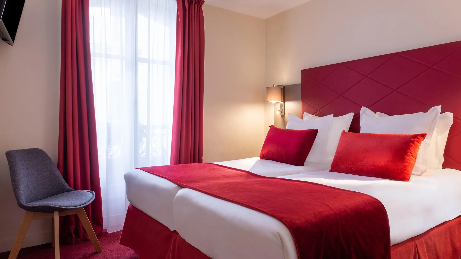 Aston Hotel