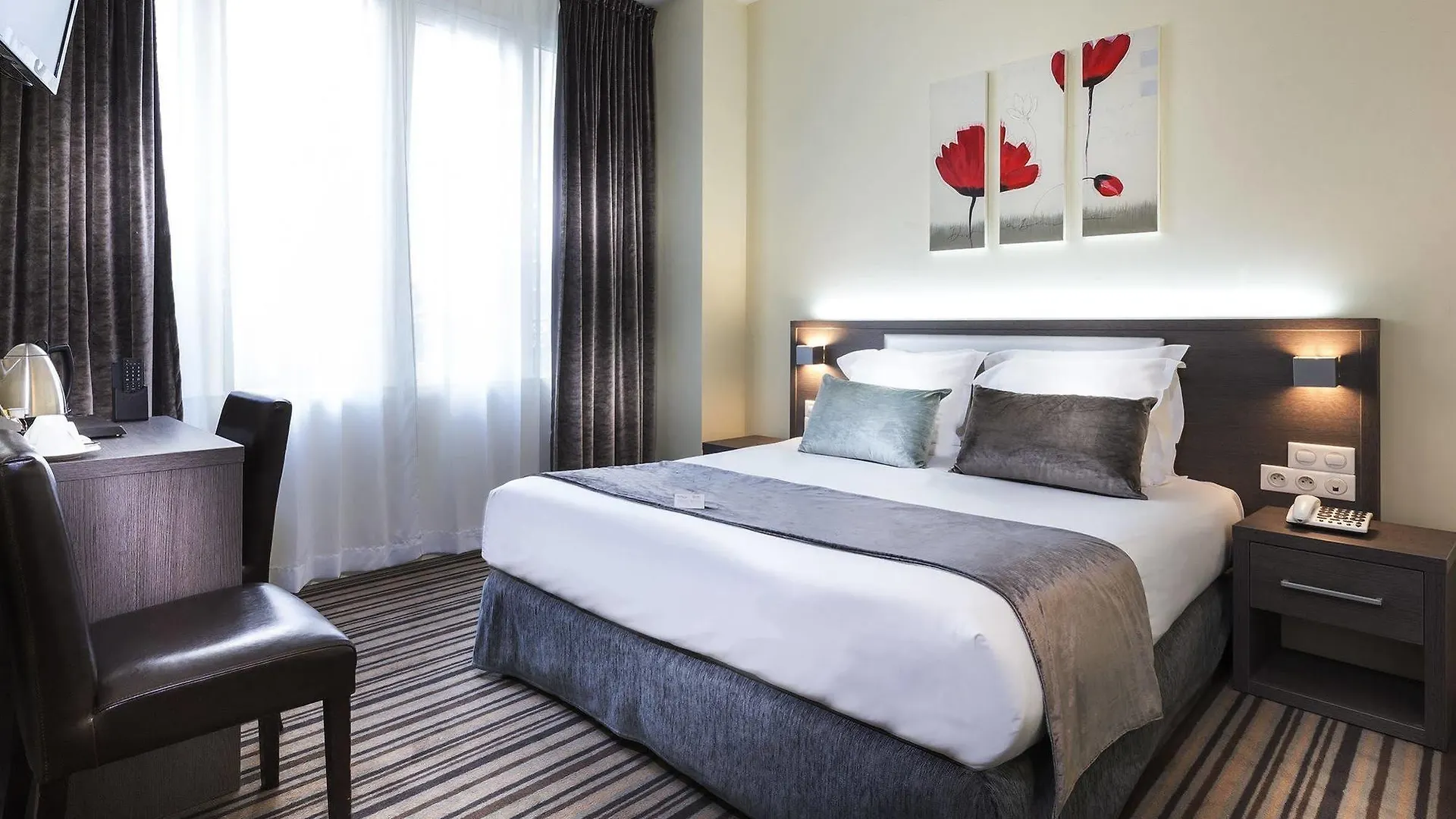 Aston Hotel