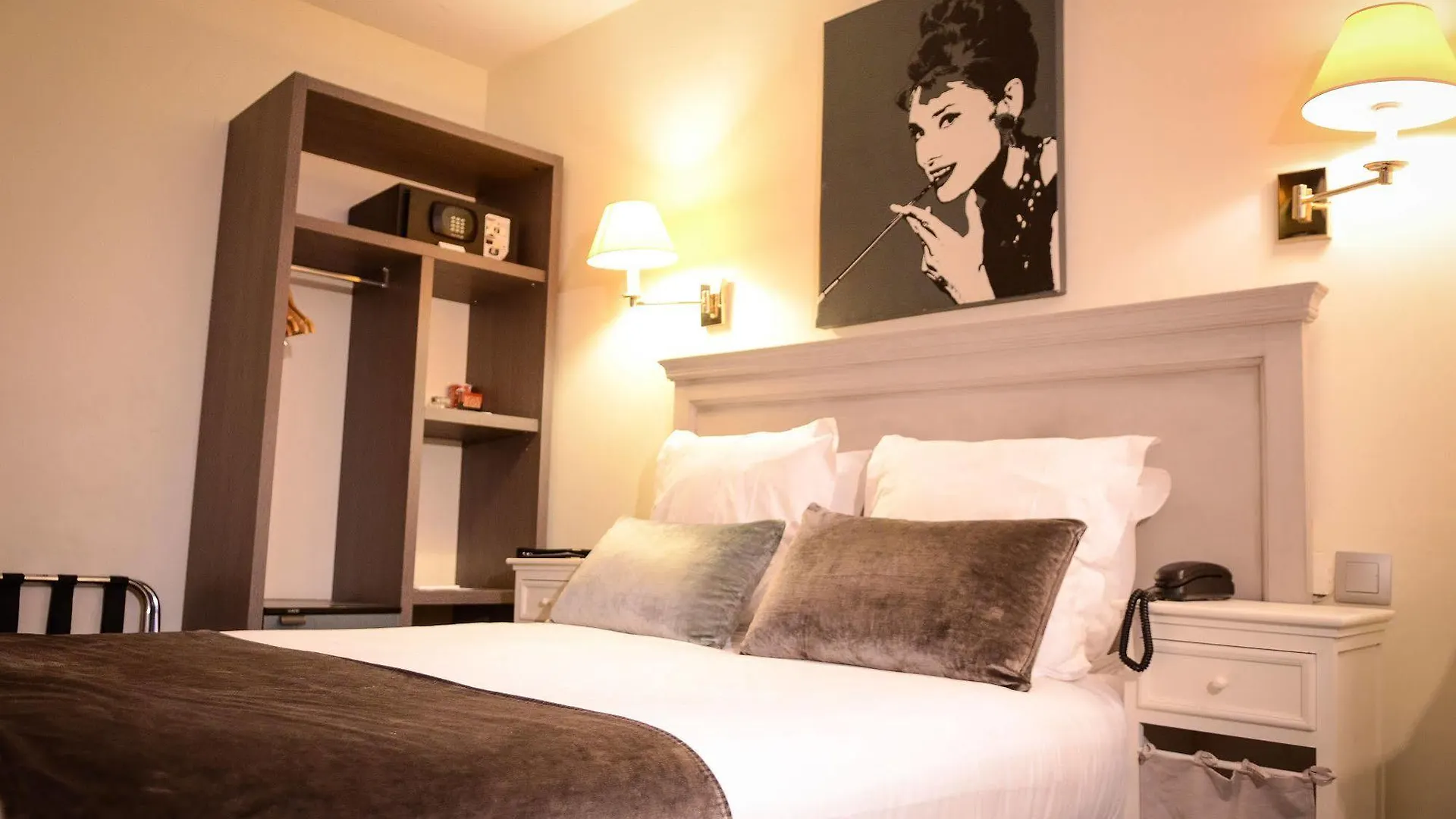 Aston Hotel 3*
